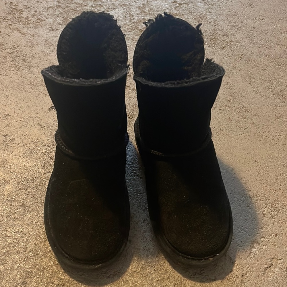 Toddler BearPaw Black Boots used but in New Condition Size 10.